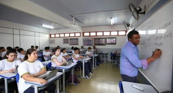 Governo antecipa convocação de 631 professores aprovados em concurso